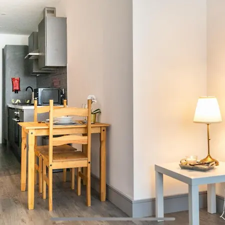 Alexander House 14 Apartment *