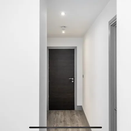 Alexander House 14 *